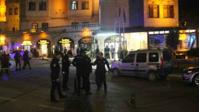 Şanlıurfa'da Balıklıgöl civarındaki bir baharatçı dükkanına silahlı saldırı düzenlendi. Saldırıda