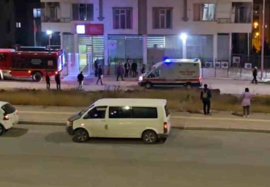 Şanlıurfa’da bakım evinde yangın: 1 ölü Şanlıurfa'nın Karaköprü ilçesindeki özel engelli bakım merkezinde çıkan yangında 7