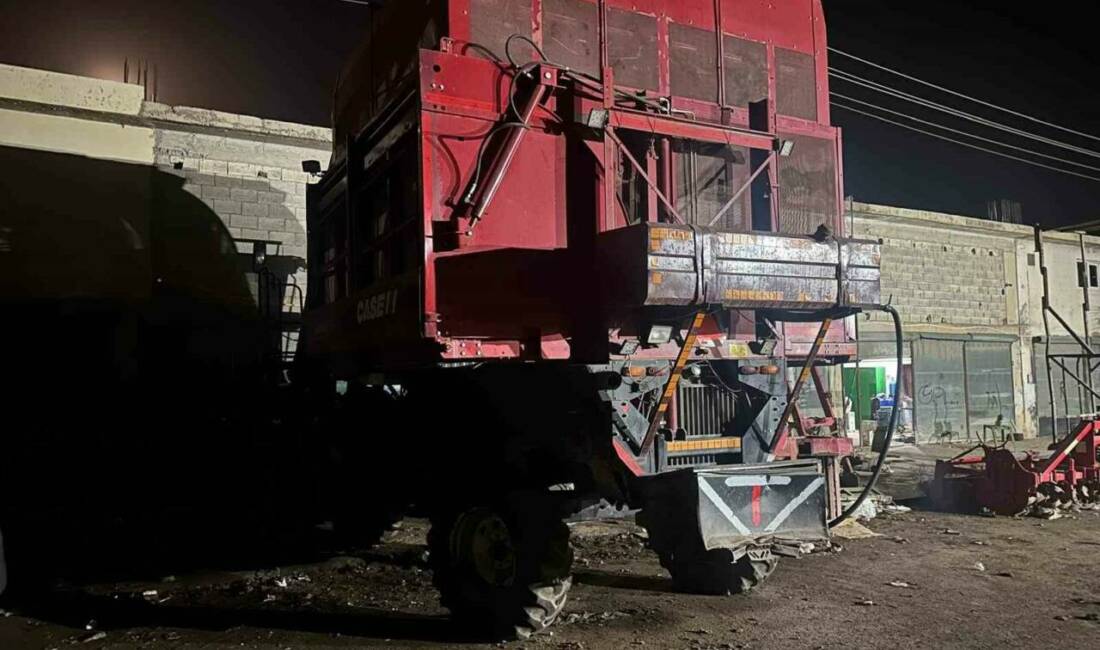 Şanlıurfa'nın Eyyübiye ilçesinde bulunan Uğurlu Sanayi Sitesi'nde bir biçerdöverin 1