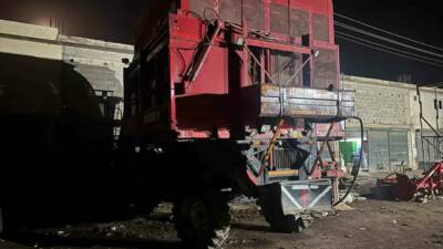 Şanlıurfa'nın Eyyübiye ilçesinde bulunan Uğurlu Sanayi Sitesi'nde bir biçerdöverin 1