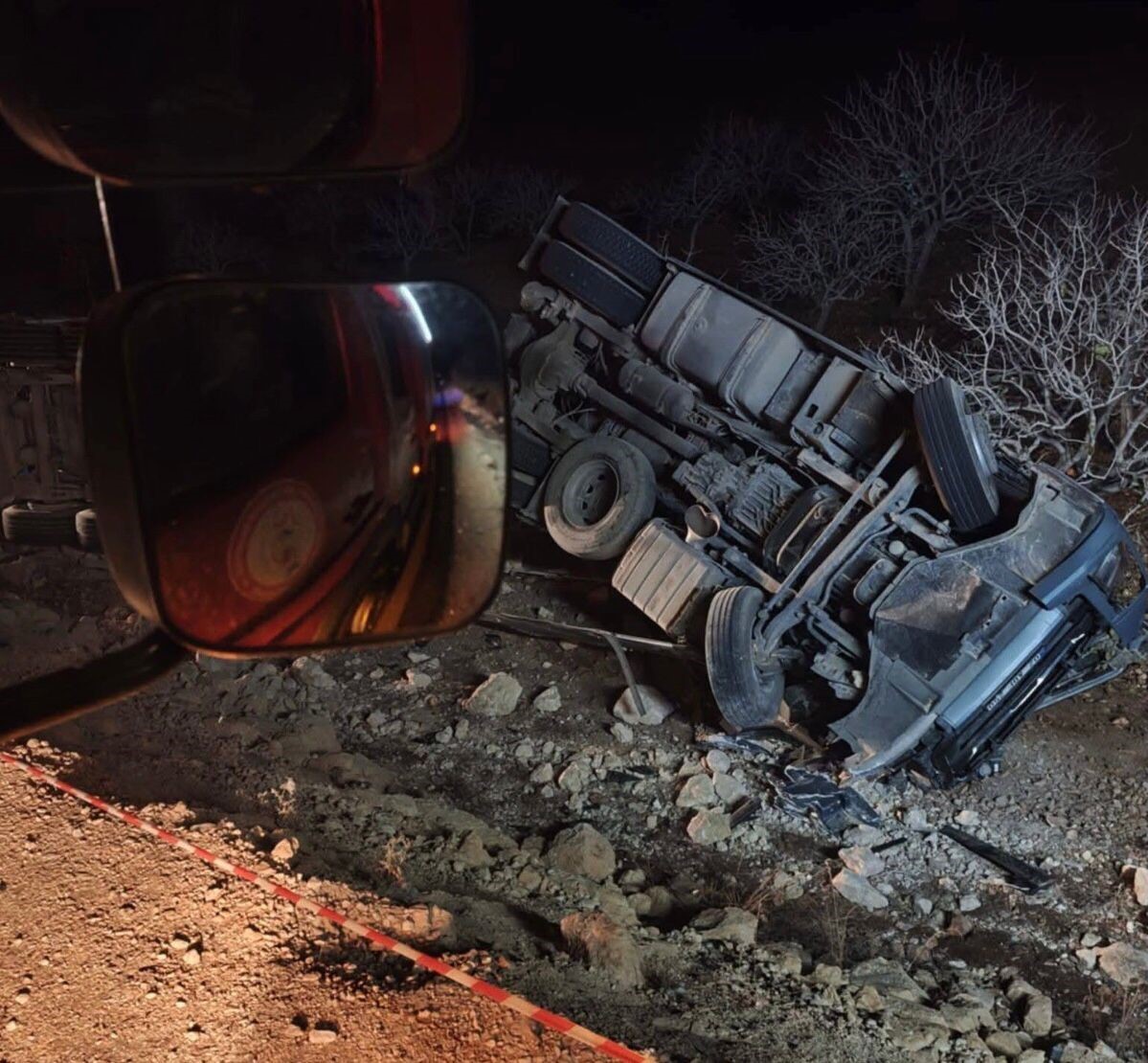 Bozova ilçesinde bir tırın devrilmesi sonucu sürücü hayatını kaybetti. Kazada