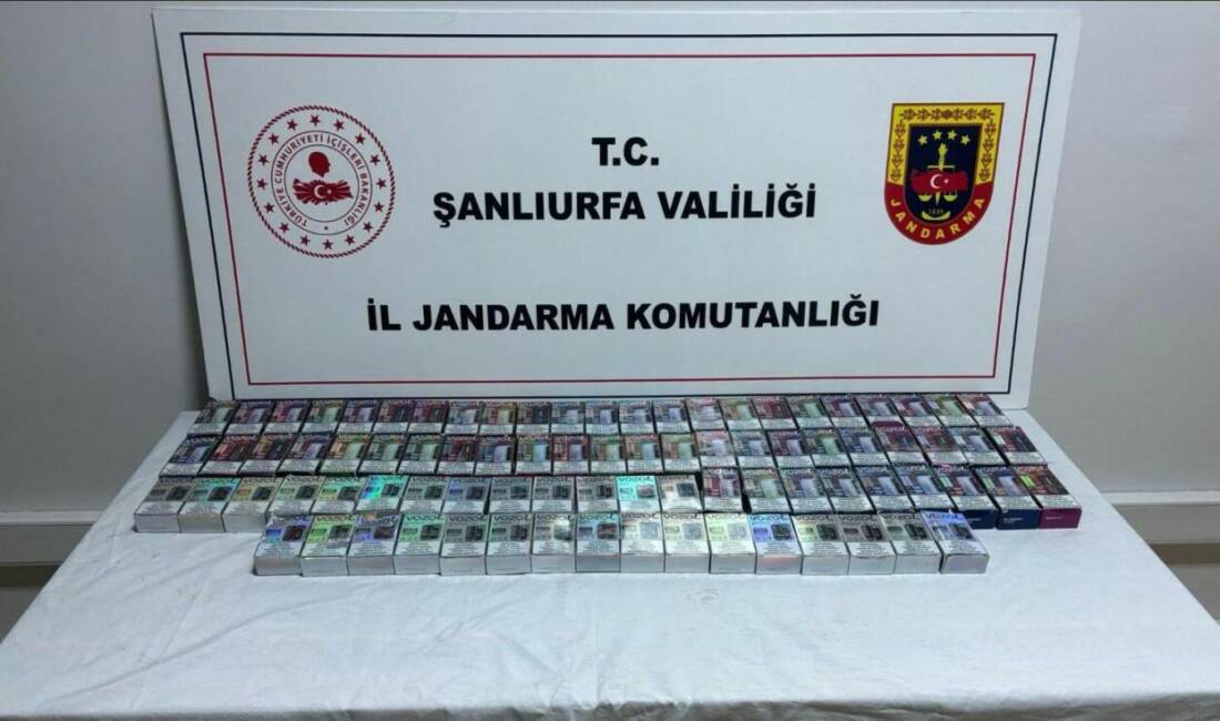 Şanlıurfa’da durdurulan araçta 84 paket kaçak sigara ele geçirildi Şanlıurfa’da jandarma ekipleri tarafından yapılan çalışmalar kapsamında 84 paket gümrük
