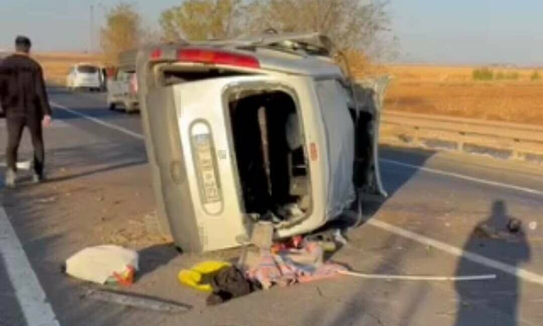 Şanlıurfa’da hafif ticari araç devrildi: 1 ölü, 3 yaralı Viranşehir ilçesinde meydana gelen trafik kazasında hafif ticari aracın devrilmesi