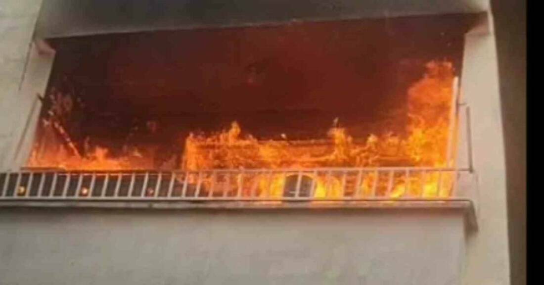 Şanlıurfa'da Meydan Mahallesi'nde bulunan bir apartmanın 5. katında çıkan yangın,