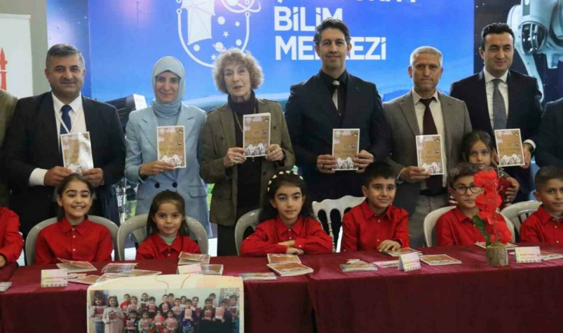 Şanlıurfa Büyükşehir Belediyesi'nin düzenlediği 8. Uluslararası Kitap Fuarı'nda Akşemsettin İlkokulu'nun