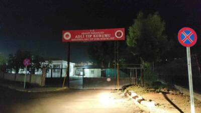 Şanlıurfa'nın Haliliye ilçesinde meydana gelen trafik kazasında motosikletle çarpışan otomobilde