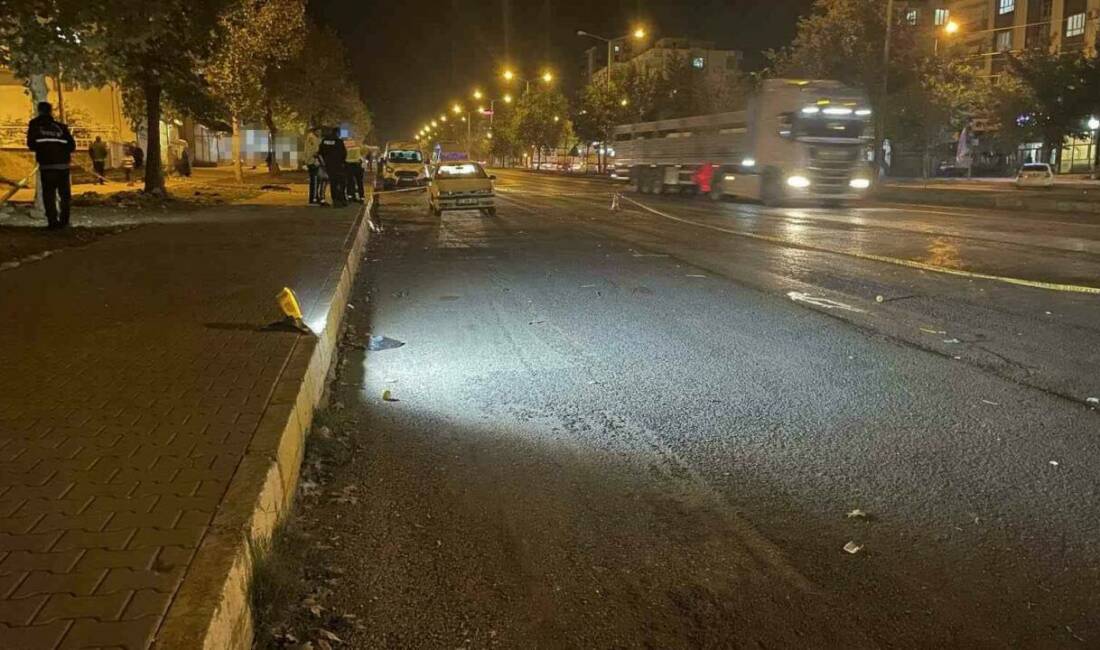Şanlıurfa’da otomobilin çarptığı yaya hayatını kaybetti Siverek ilçesinde bir otomobilin çarptığı yayayı ambulansla hastaneye kaldırılmış ancak