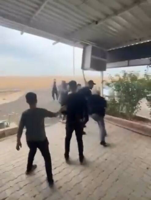 Şanlıurfa’da otoparkta ücret kavgası Birecik ilçesindeki bir otoparkta araçlarını almak isteyenler ile otopark çalışanları