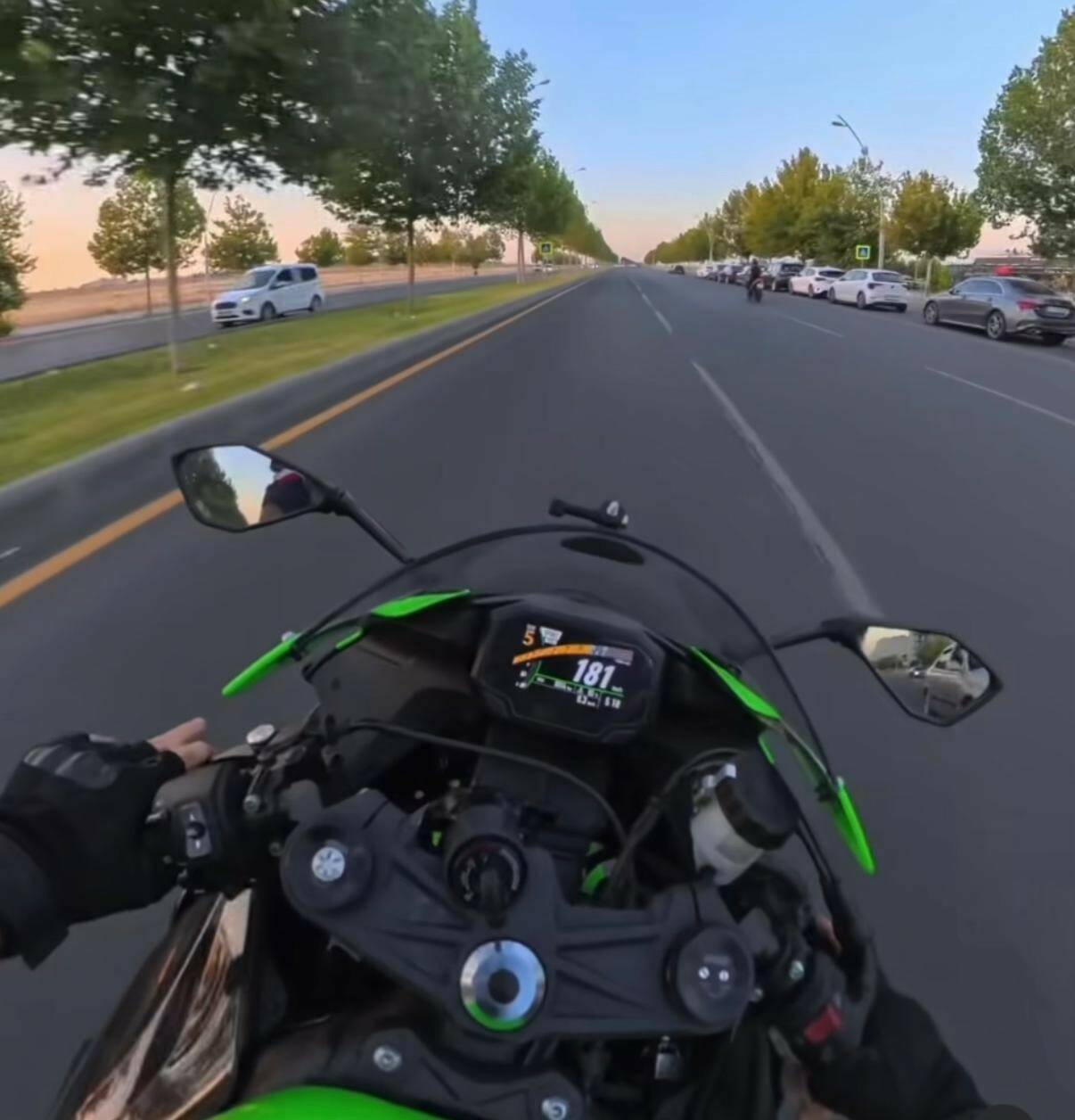 Diyarbakır'ın Kayapınar ilçesinde bir motosiklet sürücüsü, şehir içinde 181 kilometre