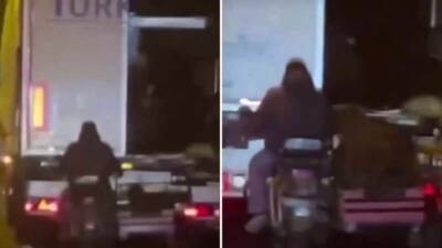 Diyarbakır'da seyir halindeki bir tırda bulunan koyunları çalan 2 şüpheli,