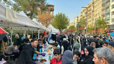 Siirt’te düzenlenen Hayır Çarşısı'nda, Gazze halkına destek amacıyla 2 milyon