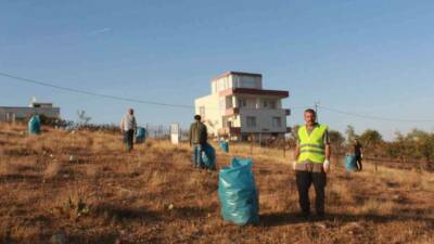 Siirt'te 5 arkadaş, çevre bilincini artırmak amacıyla gönüllü olarak toplu