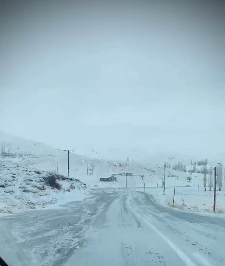 Sincik-Malatya yolunda kar yağışı etkili oluyor Adıyaman'ın Sincik ilçesi ile Malatya arasındaki kara yolunda sabah saatlerinde