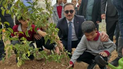 Adıyaman’ın Sincik ilçesine bağlı İnlice Beldesi’nde "Yüz fidan projesi" kapsamında