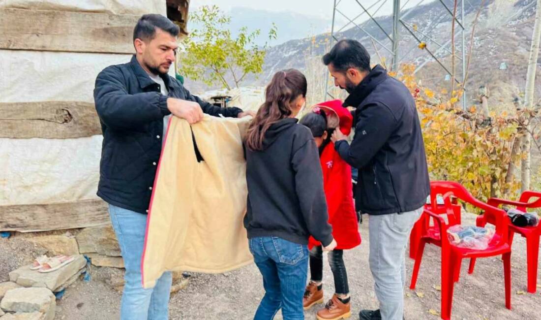 Şırnak'ın Beytüşşebap ve Uludere ilçelerinde ihtiyaç sahibi 300 çocuğa yardım
