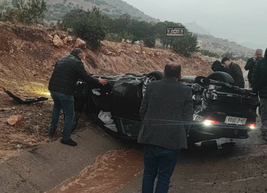 Şırnak’ta otomobil takla attı: 2 yaralı Şırnak-Cizre karayolunda meydana gelen bir kazada yağış sonrası kayganlaşan zeminde