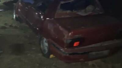 Şanlıurfa’nın Siverek ilçesinde meydana gelen trafik kazasında, otomobilin şarampole devrilmesi