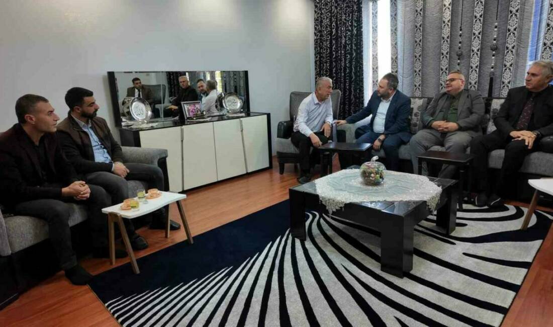 Sosyal hizmetlerin ‘Turhan Babası’ öğrencileri tarafından unutulmadı Siirt Aile ve Sosyal Hizmetler İl Müdürlüğü'nde uzun yıllar öğretmenlik