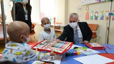Şahinbey Belediye Başkanı Mehmet Tahmazoğlu, Gaziantep Üniversitesi Onkoloji Hastanesi’nde tedavi