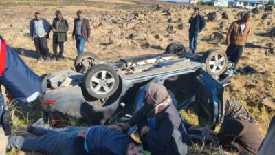 Siverek ilçesinde meydana gelen trafik kazasında, aynı aileden 4 kişi