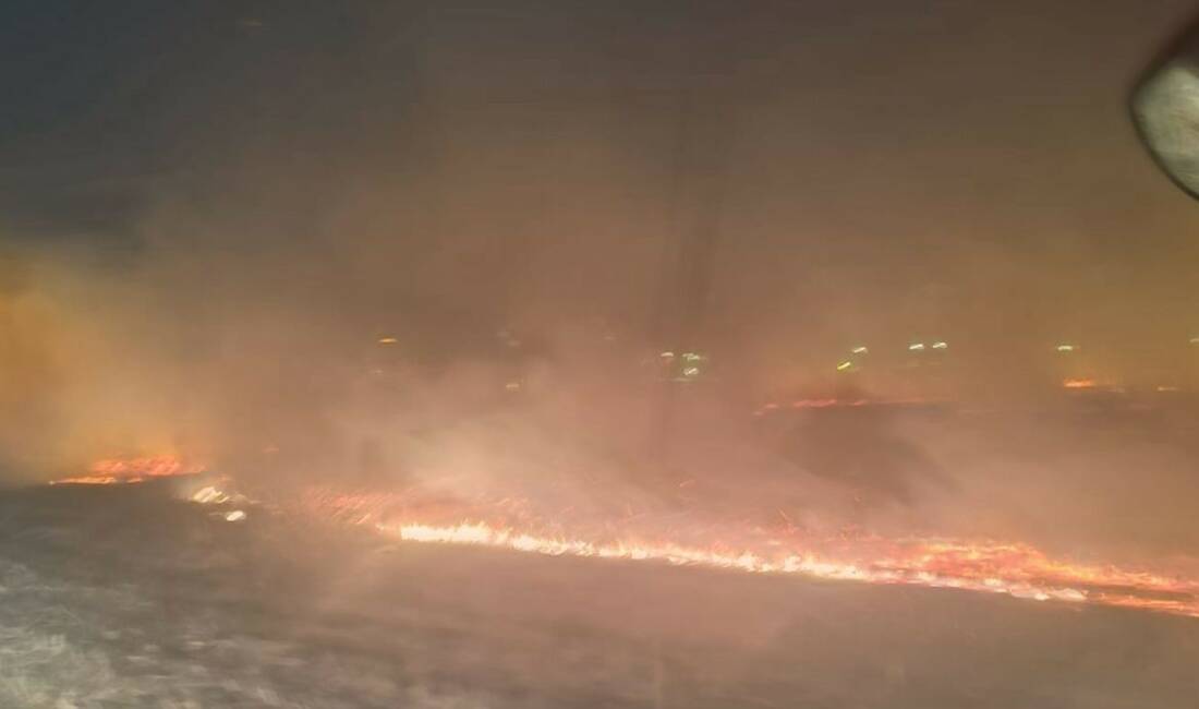 Tandırdan sıçrayan kıvılcımlar araziyi küle çevirdi Batman'da meydana gelen fırtına, bir mısır tarlasının yanmasına neden oldu.