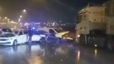 Gaziantep'te, Tarsus-Adana-Gaziantep Otoyolu'nda yoğun yağış nedeniyle meydana gelen zincirleme trafik