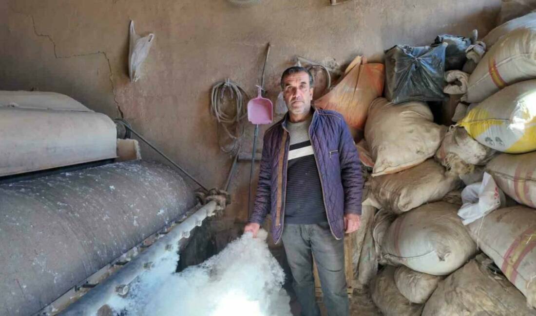 Siirtli Abdullah Aydın, 30 yıldır yün işleme işini sürdürmektedir. Ustasından