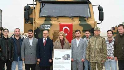 Türkiye'de bir askeri kışla, halka açılarak yerli savunma sanayisi ürünlerini