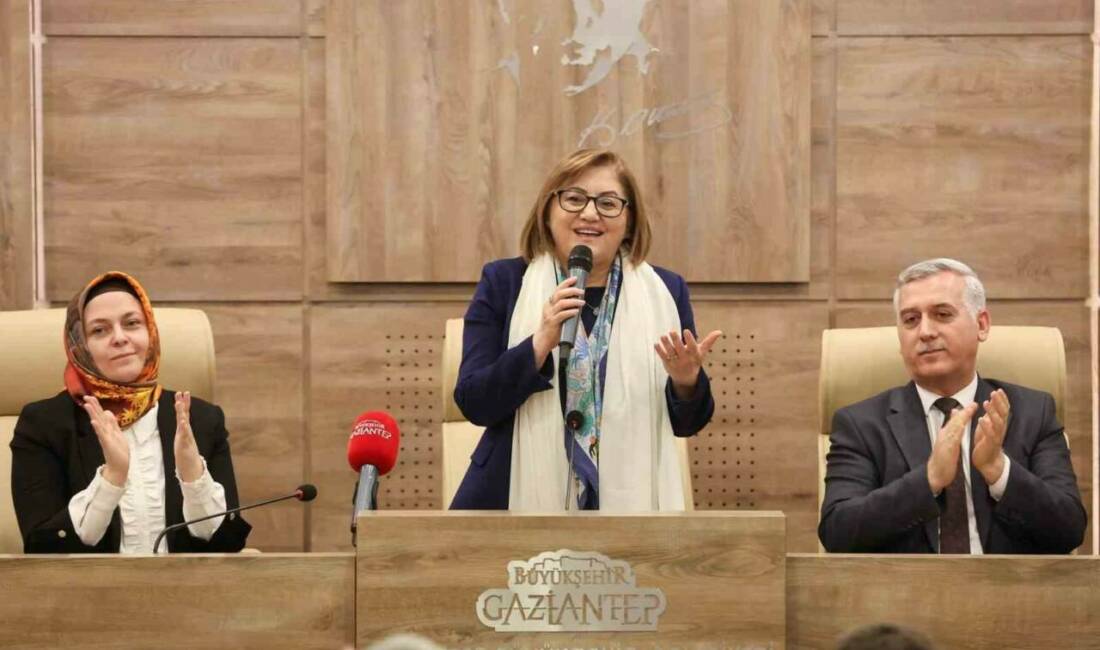 Umreden dönen ikinci kafile, Fatma Şahin ile bir araya geldi Gaziantep Büyükşehir Belediyesi, "41 Yıllık Evli Ulu Çınarlarımızla Kutsal Yolculuktan