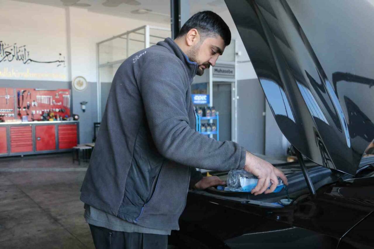 Kış aylarında araçların kışlık bakımları yapılmalıdır. Antifriz seviyesi, cam suyu,