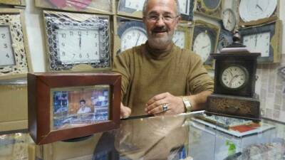İstanbul ve Kilis'te 50 yıldan fazla süredir saat tamirciliği yapan