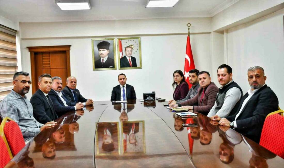 Yeşil Silopi Projesiyle 22 bin fidan toprakla buluşuyor Şırnak'ın Silopi ilçesinde "Yeşil Silopi Projesi" kapsamında 22 bin fidanın