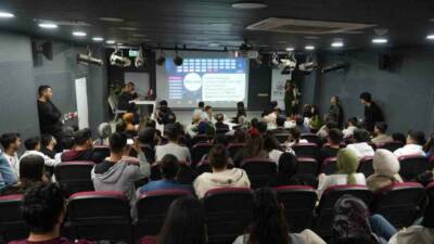 Adıyaman Belediye Başkanı Abdurrahman Tutdere, gençlere moral ve motivasyon sağlamak