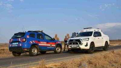 Siverek ilçesinde yol kenarında silahla vurularak öldürülen bir erkek cesedi