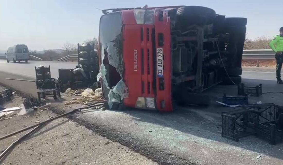 Gaziantep’te 3 aracın karıştığı zincirleme kazada ağır yaralanan 9 yaşındaki