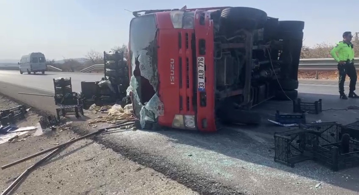 Gaziantep’te 3 aracın karıştığı zincirleme kazada ağır yaralanan 9 yaşındaki