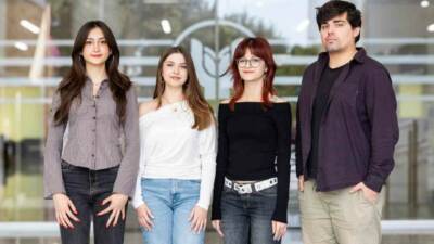 Yaşar Üniversitesi Yazılım Mühendisliği Bölümü öğrencileri Yağmur Sude Ateş, Berin