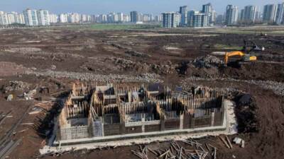 Diclekent-Mezopotamya bulvarlarının kesiştiği noktada inşa edilen 211 bin metrekarelik Mezopotamya