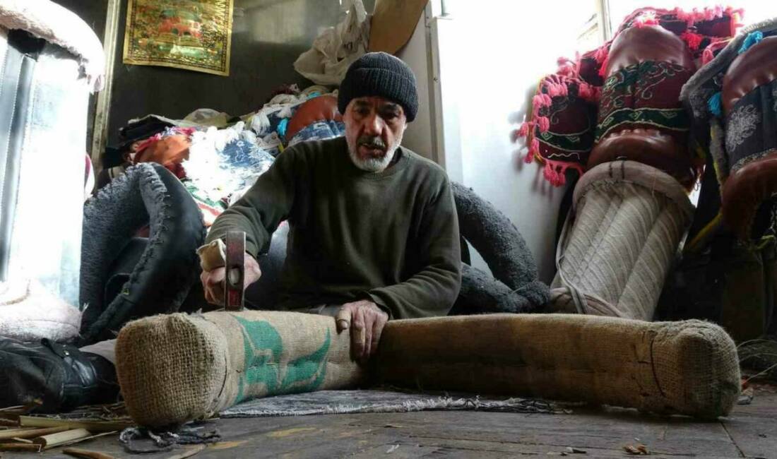 Gaziantep'te baba mesleği olan semerciliği 55 yıldır sürdüren Ali Danaoğlu,
