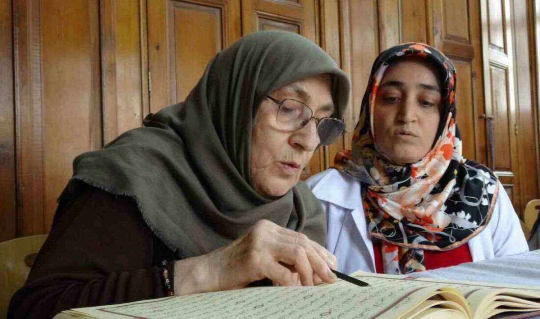 Gaziantep'te açılan Kur'an-ı Kerim kursuna katılan 75 yaşındaki Fatma Akıcı,