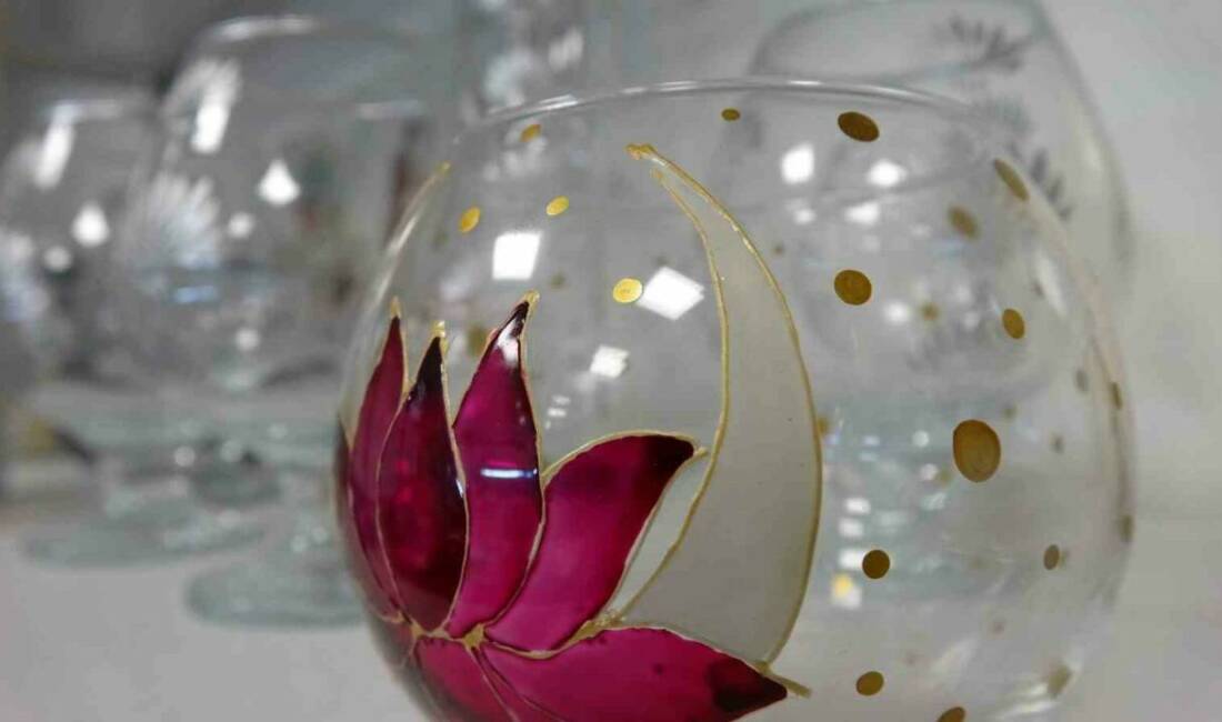 Gaziantep'te Halil Karaduman Sanat ve Eğitim Merkezi'nde açılan cam kursuna