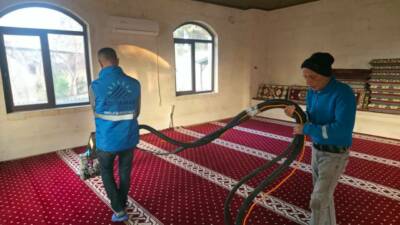 Adıyaman Belediyesi, Hacı Efendi Türbesi’nin mescidinde kapsamlı bir temizlik çalışması