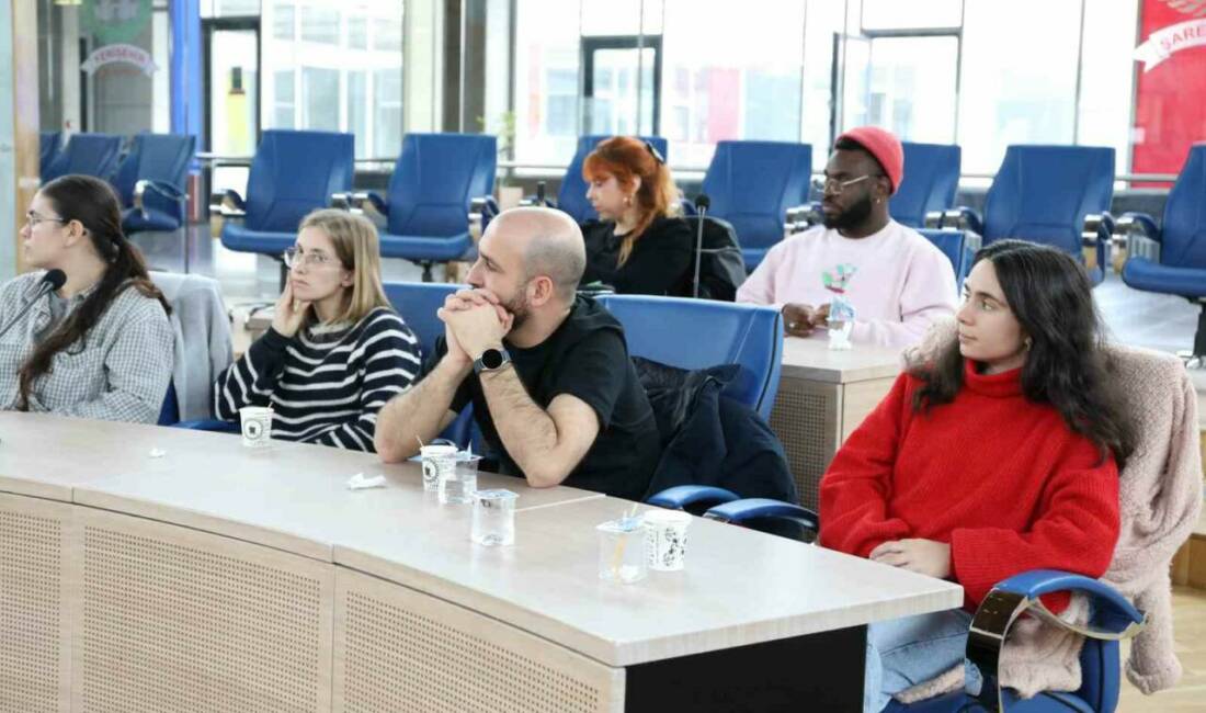 AB’ye üye 13 ülkeden gelen gençler Diyarbakır’ı gezdi Uluslararası Gençlik İnisiyatifi Derneği'nin projesi kapsamında 13 Avrupa Birliği ülkesinden