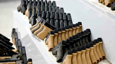 Adıyaman’da polis ekipleri tarafından bir iş yerine düzenlenen operasyonda bin