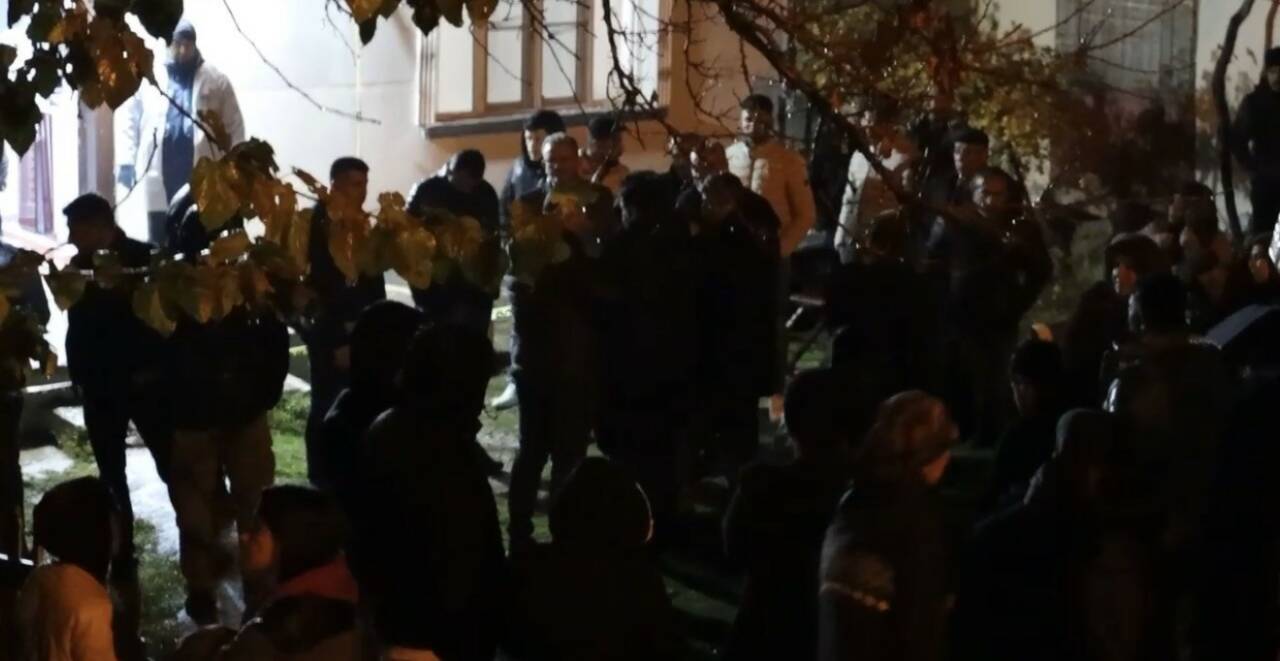 Adıyaman’ın Besni ilçesinde bir şahıs, eşini ve bacanağını silahla öldürdükten