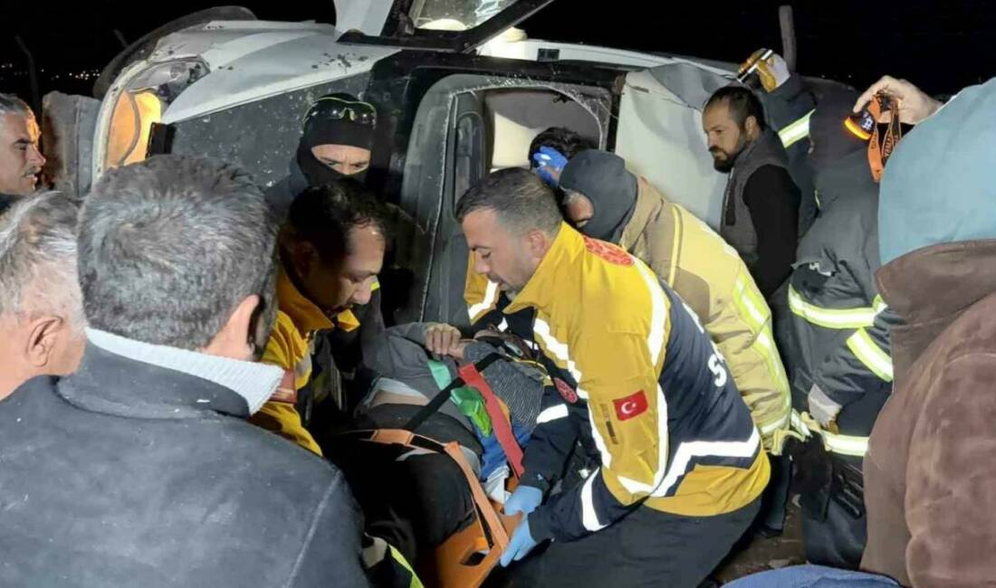 Adıyaman'da meydana gelen kazada minibüs şarampole devrilerek 4 kişi yaralandı.