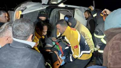 Adıyaman'da meydana gelen kazada minibüs şarampole devrilerek 4 kişi yaralandı.