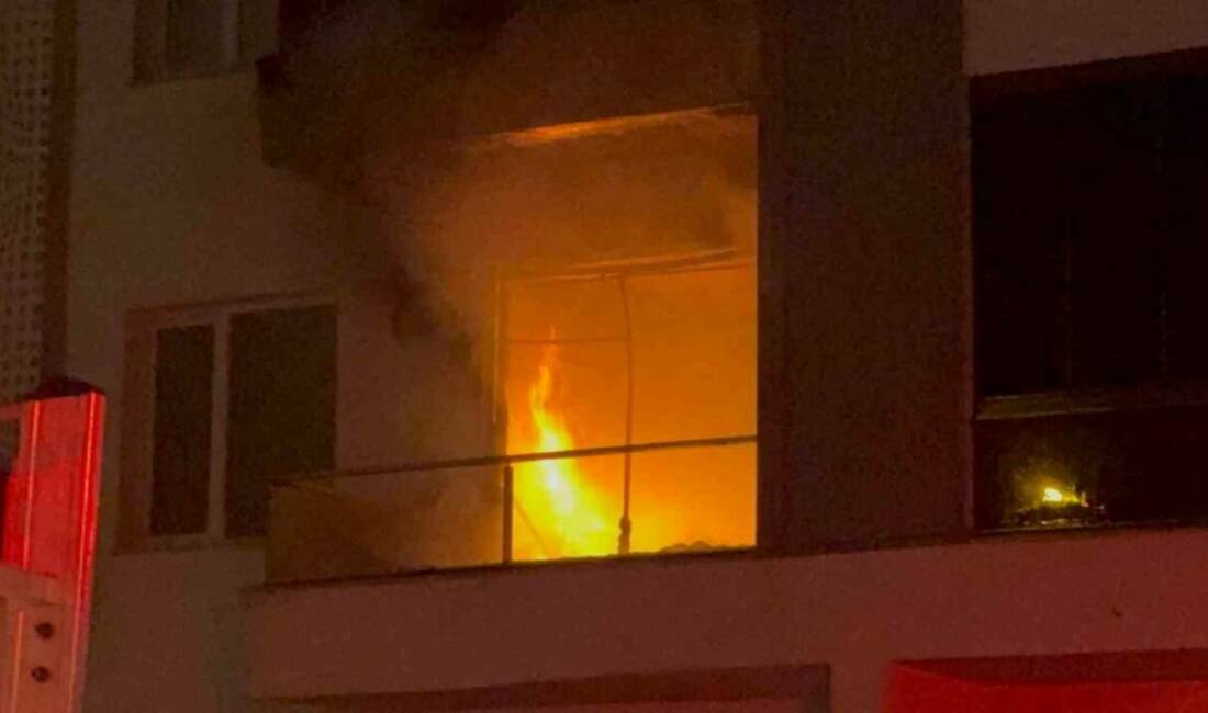 Diyarbakır'ın Bağlar ilçesinde ailesiyle tartışan bir kişi, evini ateşe vererek