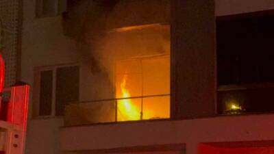 Diyarbakır'ın Bağlar ilçesinde ailesiyle tartışan bir kişi, evini ateşe vererek