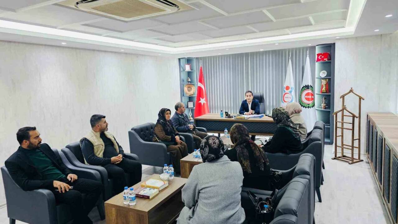 Diyarbakır’ın Dicle İlçe Devlet Hastanesinde çalışan kadınlar, HAK-İŞ İl Başkanı